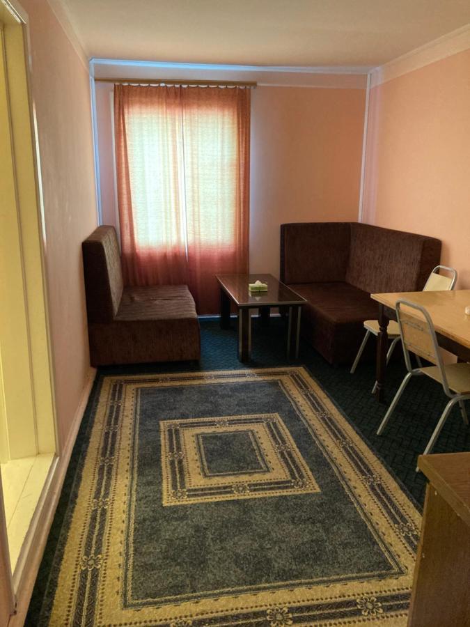 Edem Sevan Buitenkant foto