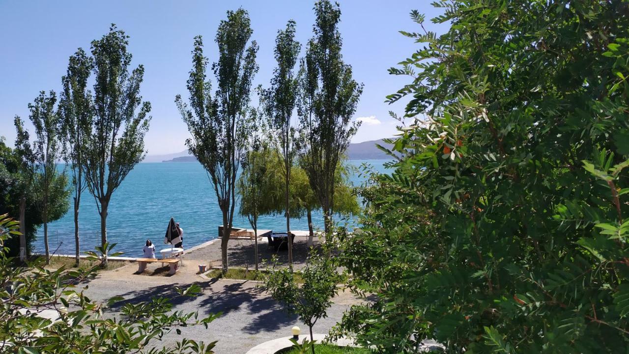 Edem Sevan Buitenkant foto