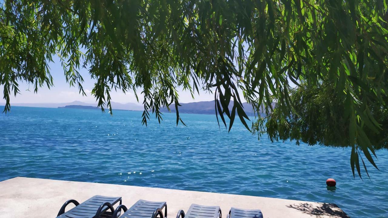 Edem Sevan Buitenkant foto
