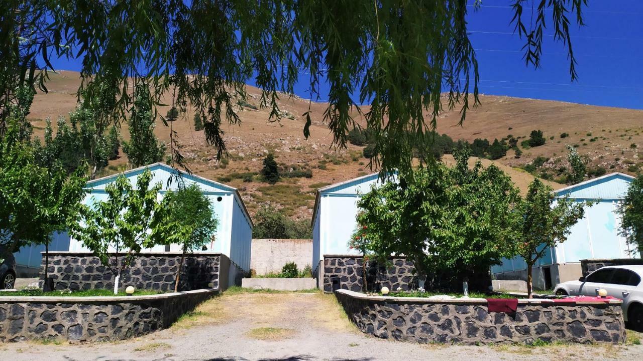 Edem Sevan Buitenkant foto