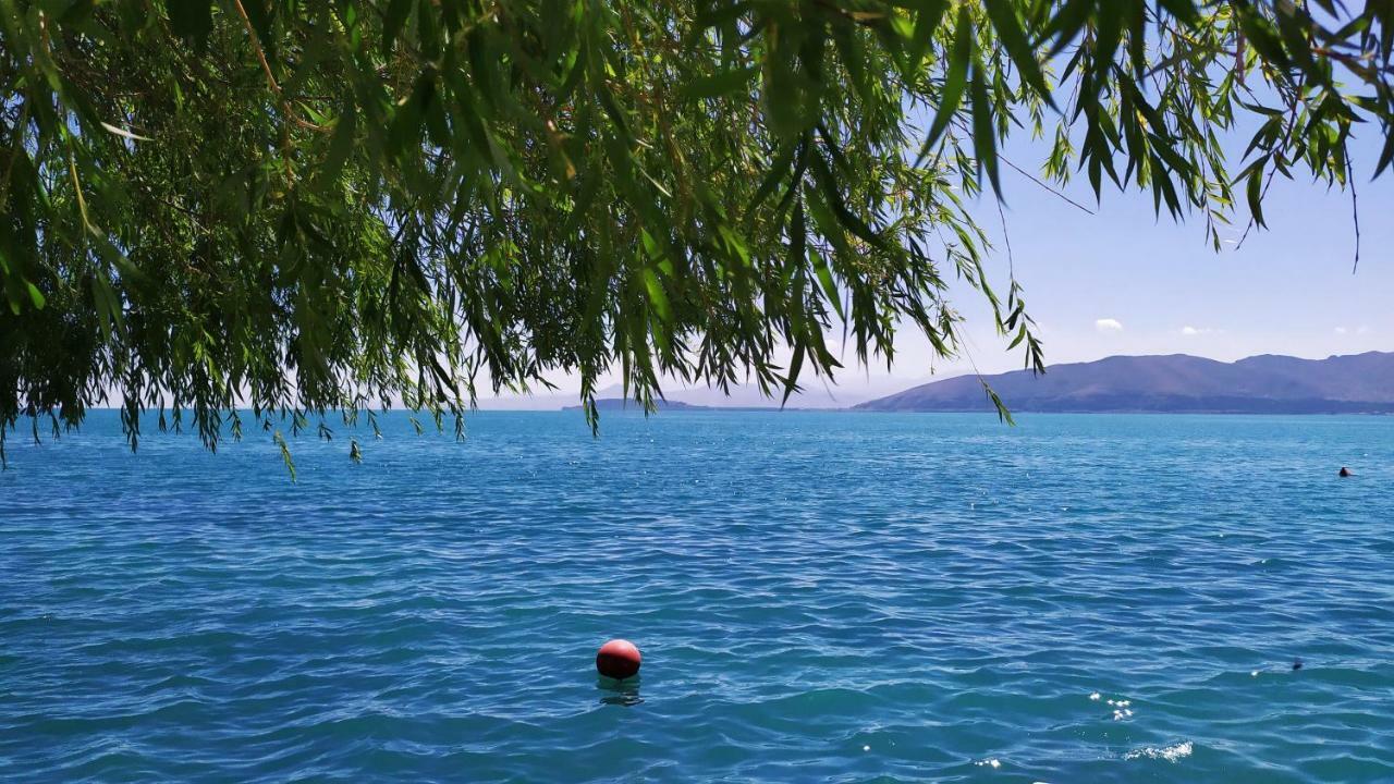 Edem Sevan Buitenkant foto